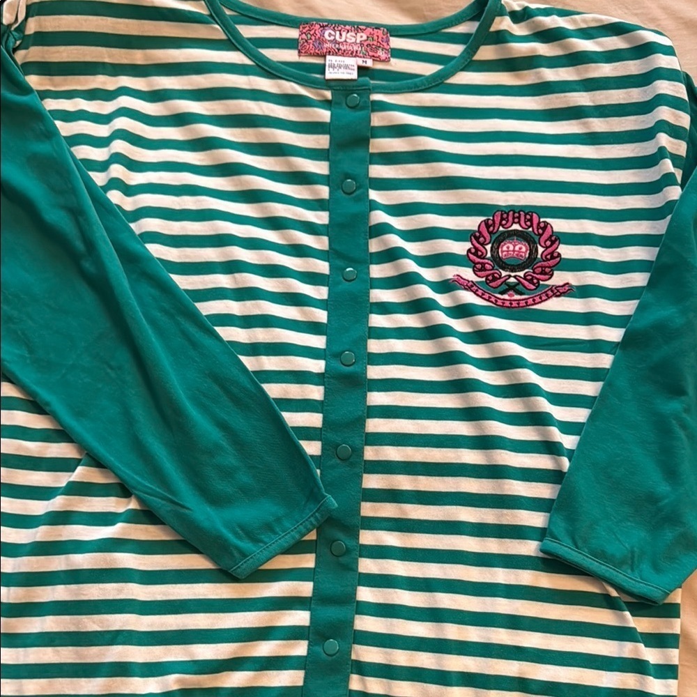Vintage 90s cusp international crest pullover